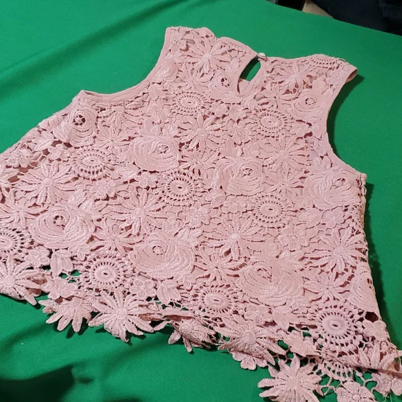 Iris size medium pink embroidered tank top - Picture 7 of 12